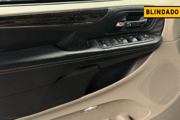 CHRYSLER TOWN & COUNTRY 3.6 LIMITED V6 24V GASOLINA 4P AUTOMÁTICO 2015/2015